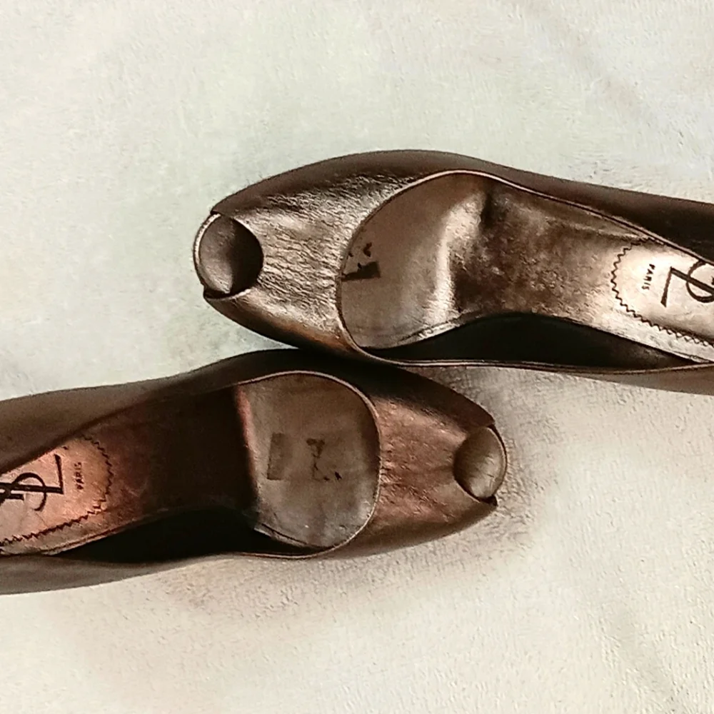 YSL Gold Pumps - Picture 5 of 16